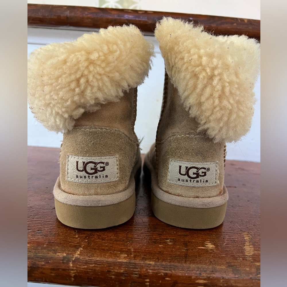 UGG Kids boots! Chestnut. Size 7 US